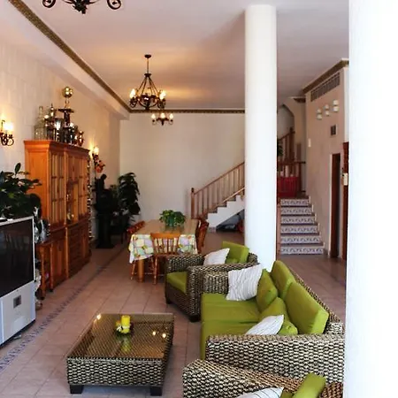Giwa's Casa Castellon *