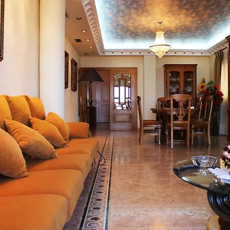 Giwa's Casa Castellon *